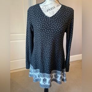 🦜Really Cute Ladies Top.                          Bag 110